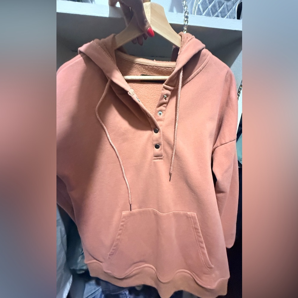 Cozy Women's Peach Hoodie with Front Pocket